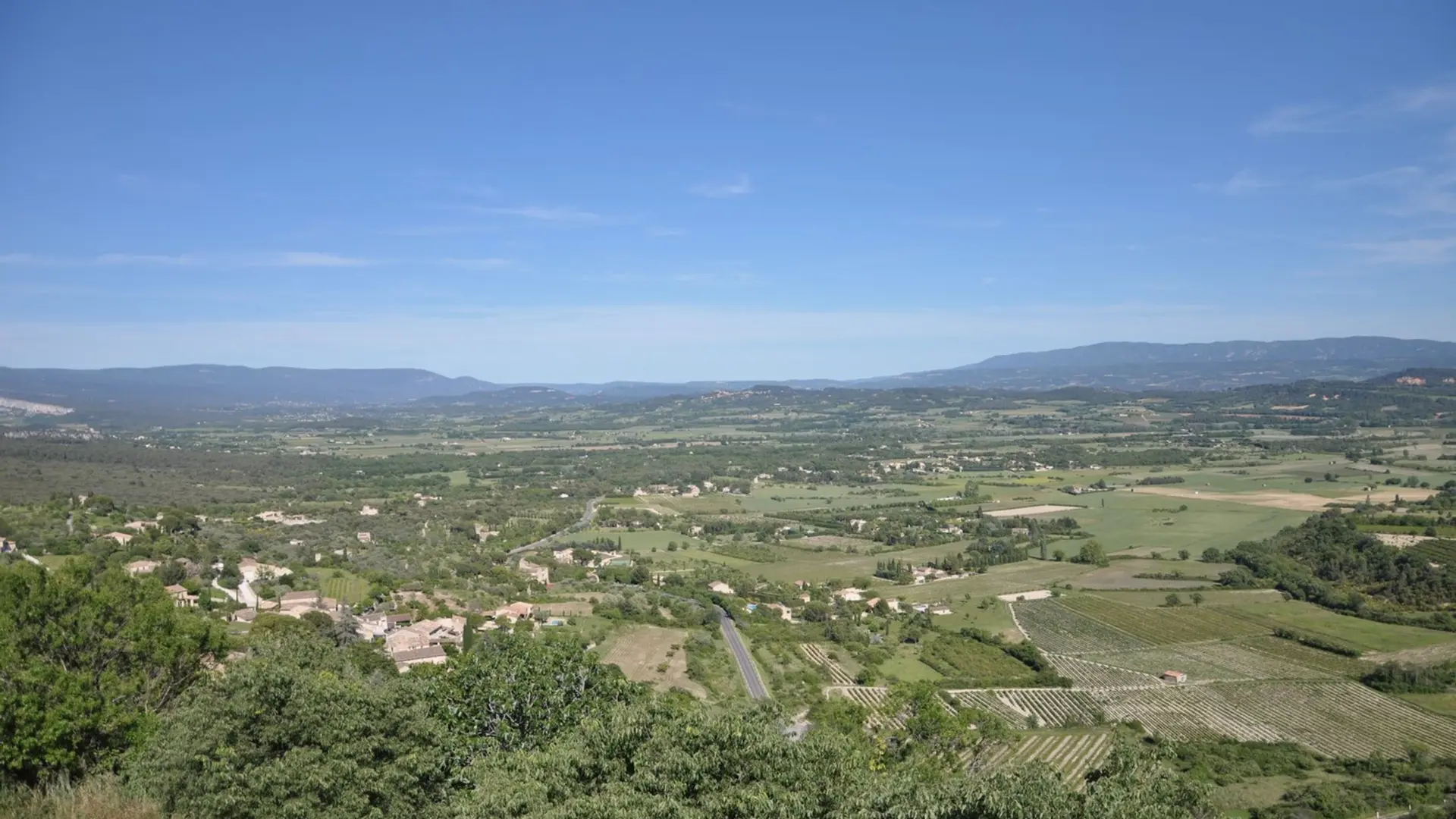 Grand Luberon, Roussillon et Petit Luberon depuis le sentier du col de Gordes