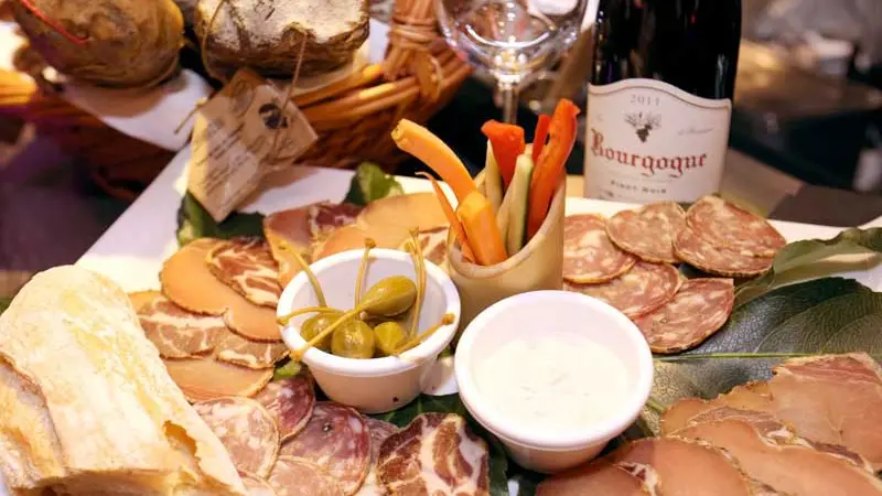 Assiettes de charcuterie corse