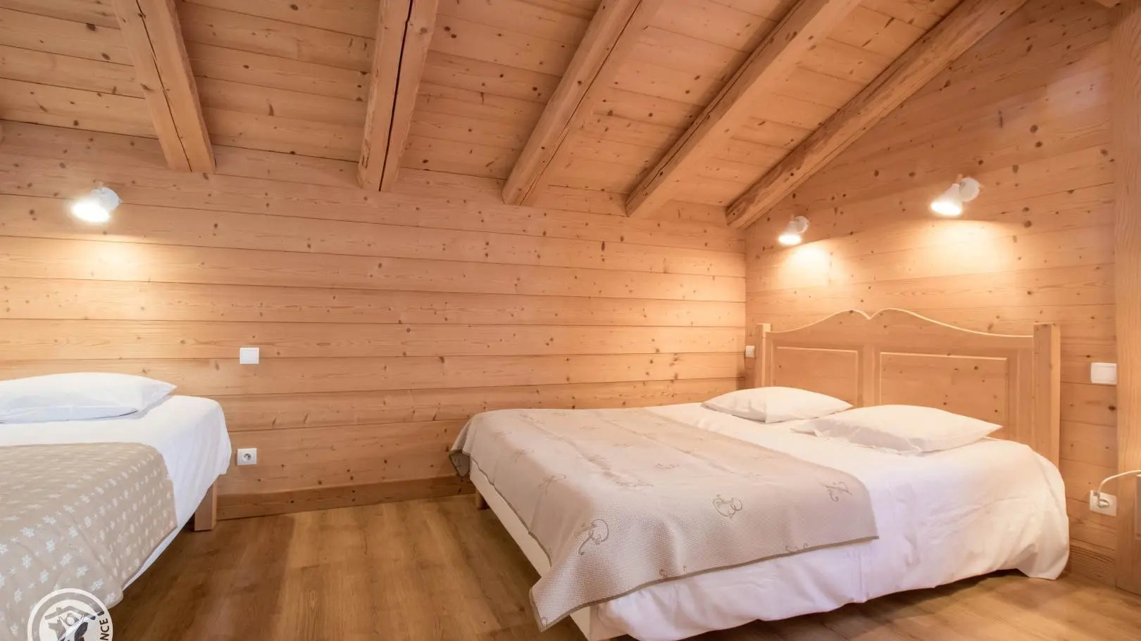 Chambre 3 avec lit en 160 et 1 lit en 90, bureau, fenêtre