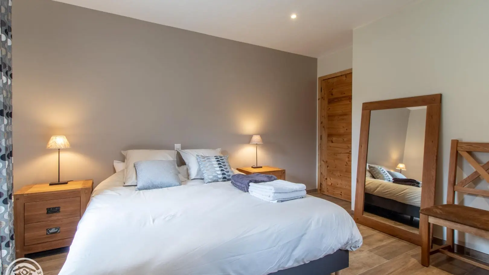 Chambre à grand lit au premier étage