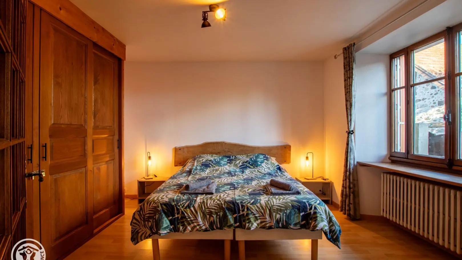 Chambre 1 au rez-de-jardin accessible depuis le couloir principal