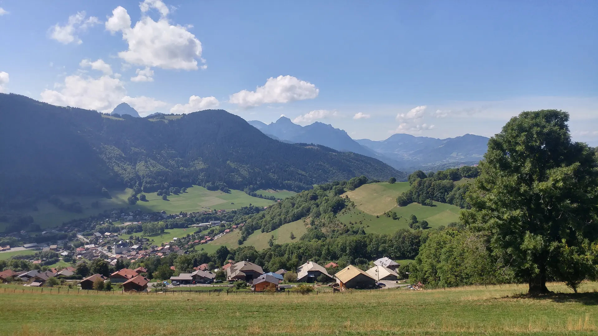 Vue sur Bénand et Bernex