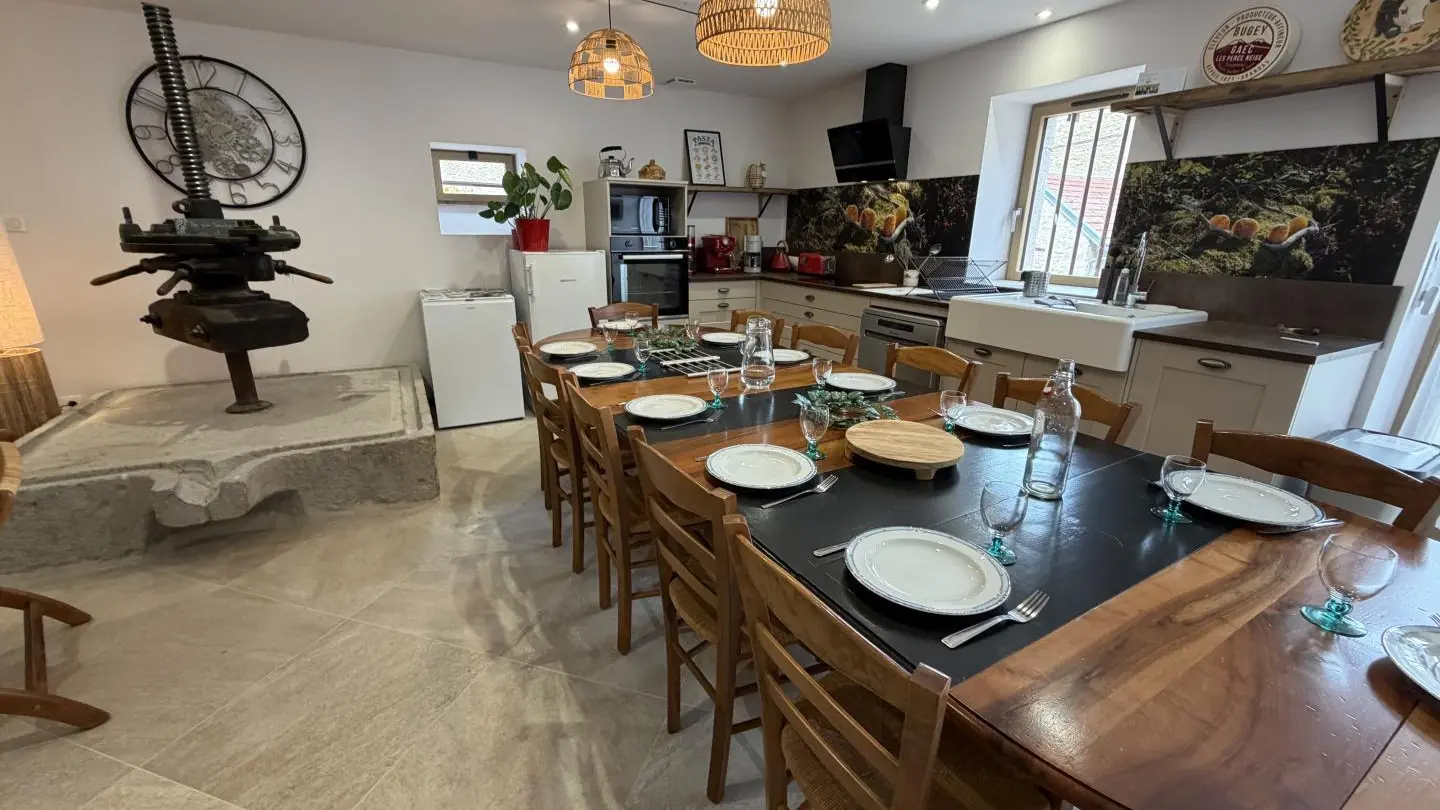 Cuisine au mouton avec sa grande table