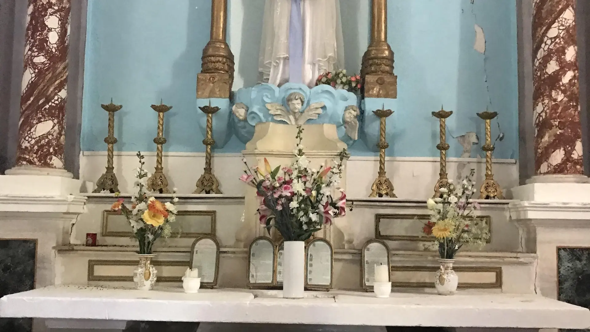 L'Autel dédié à la Vierge Marie