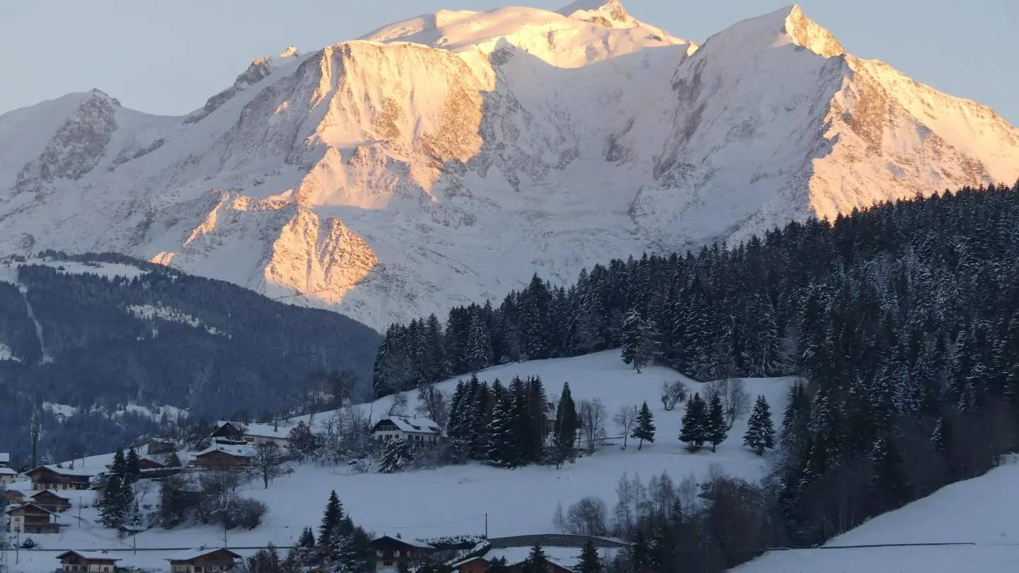 Vue depuis l'appartement : couché de soleil sur le Mont-Blanc