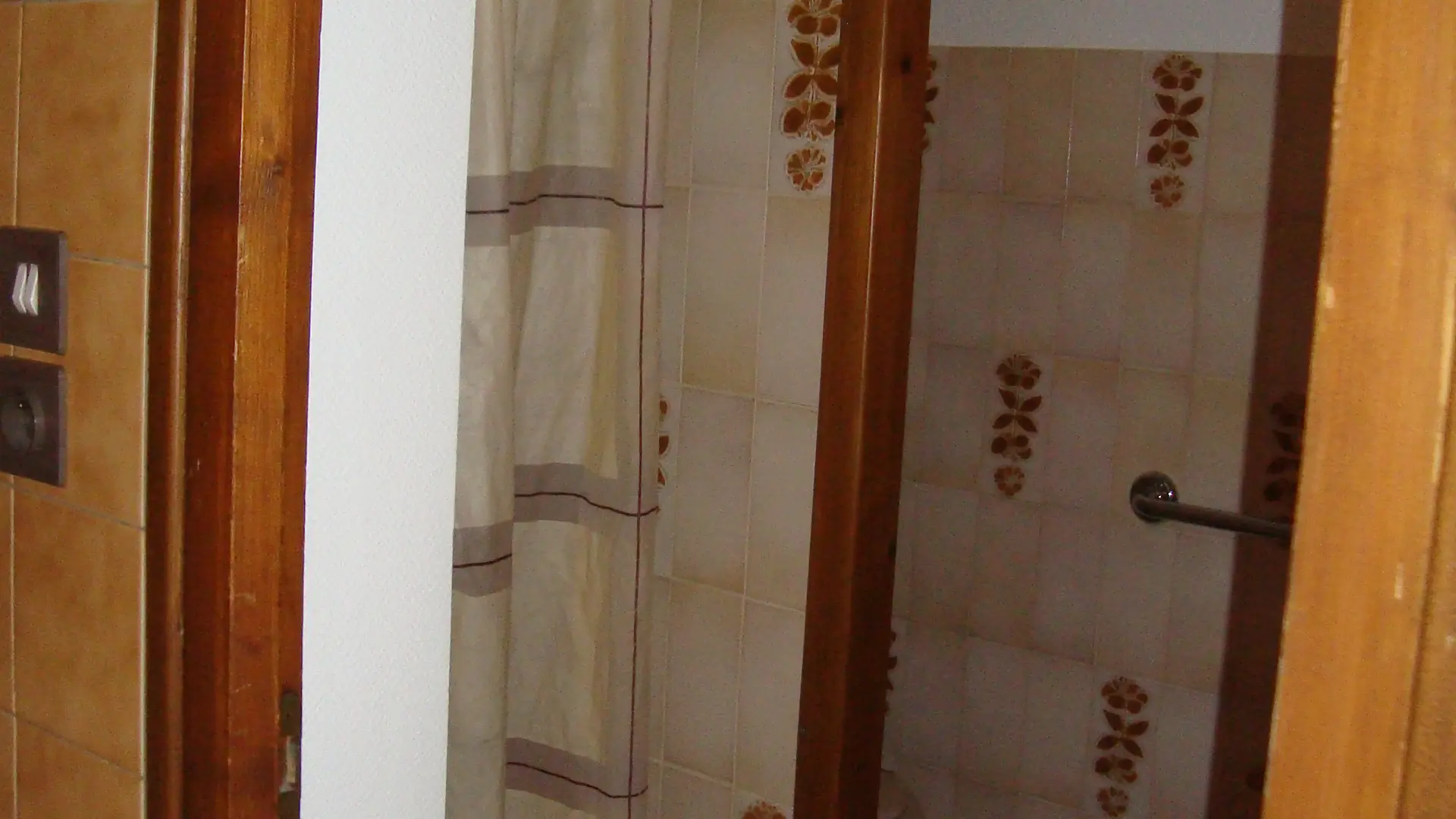 Salle de bain avec douche/Bathroom with a shower-Borne-Le Grand-Bornand