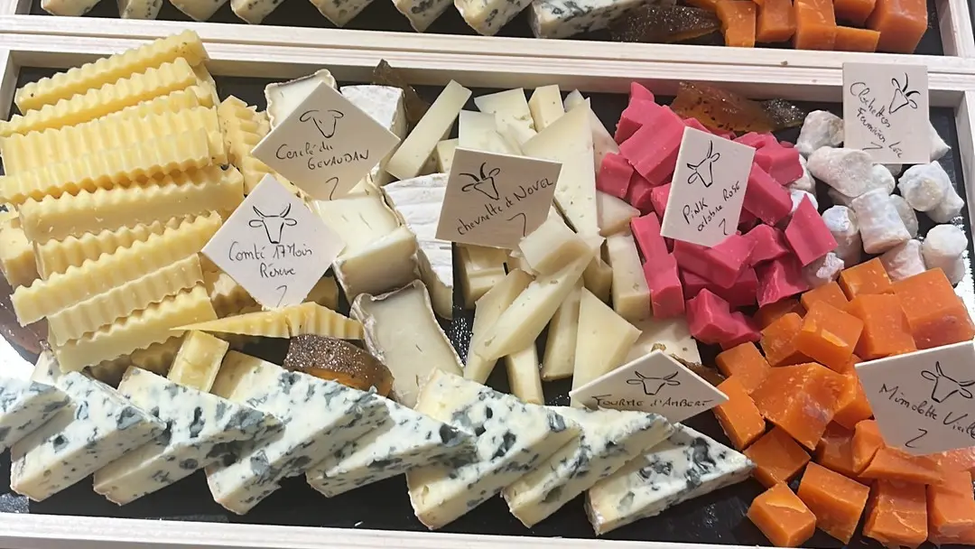 Cheese and dairy shop Chez Loïc Fromagerie in Mouriès Cheeses