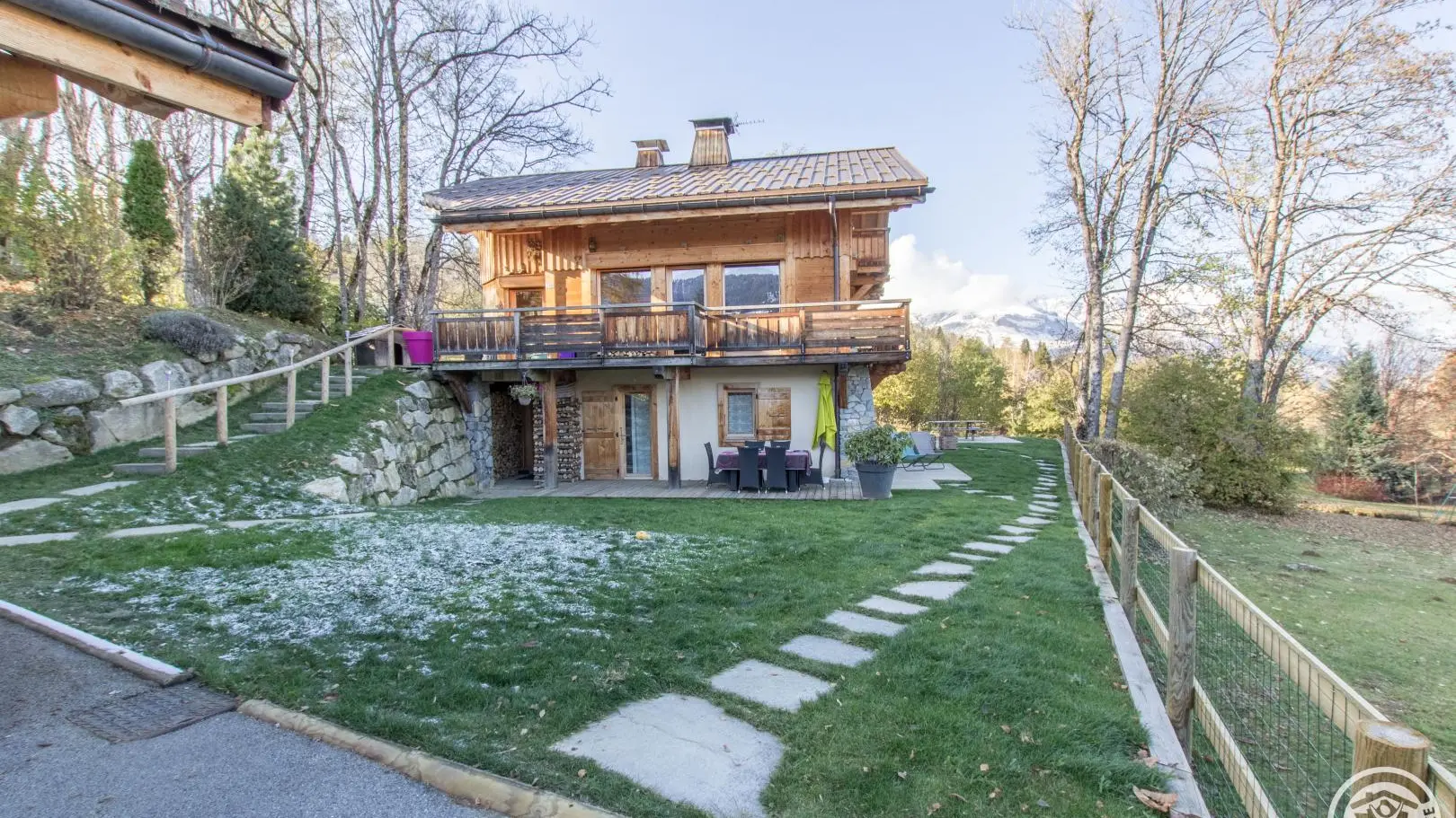 Accès au gîte depuis le parking