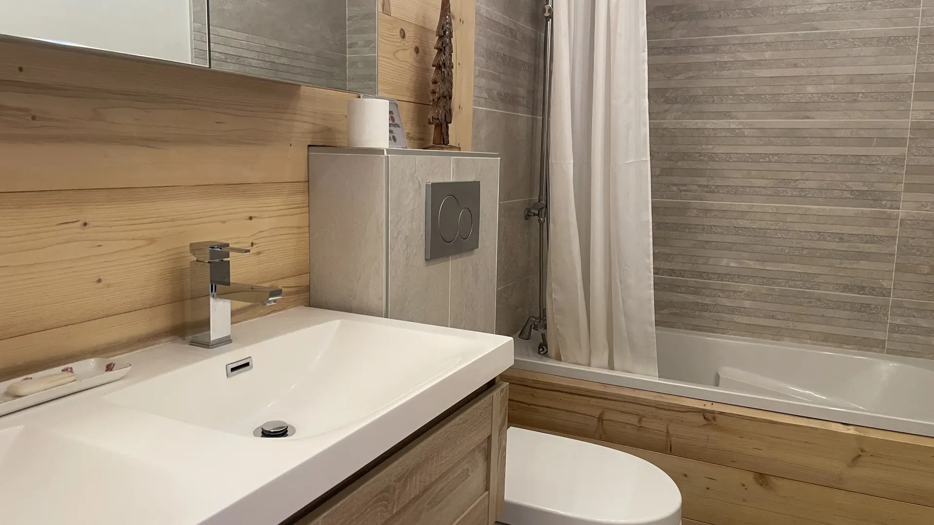 wc baignoire et lavabo