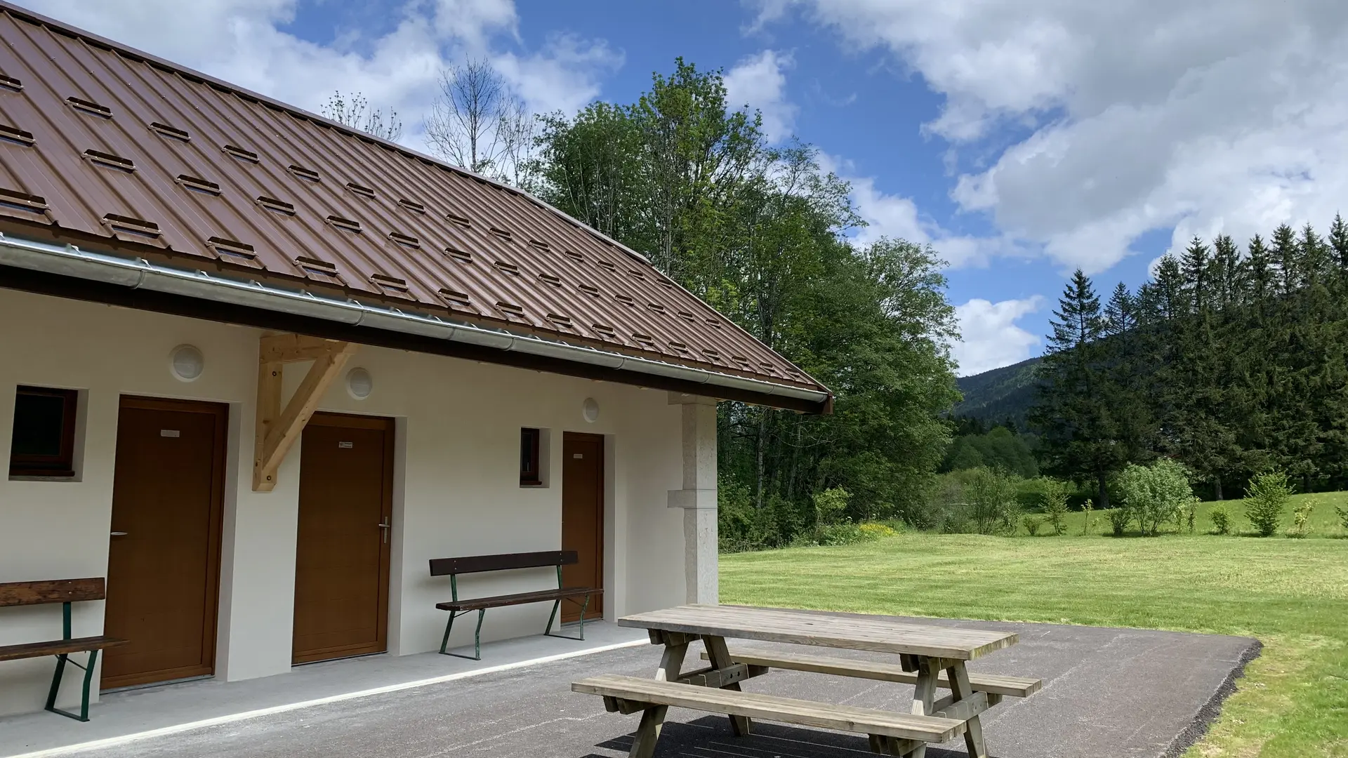 Bloc sanitaires aire camping-cars