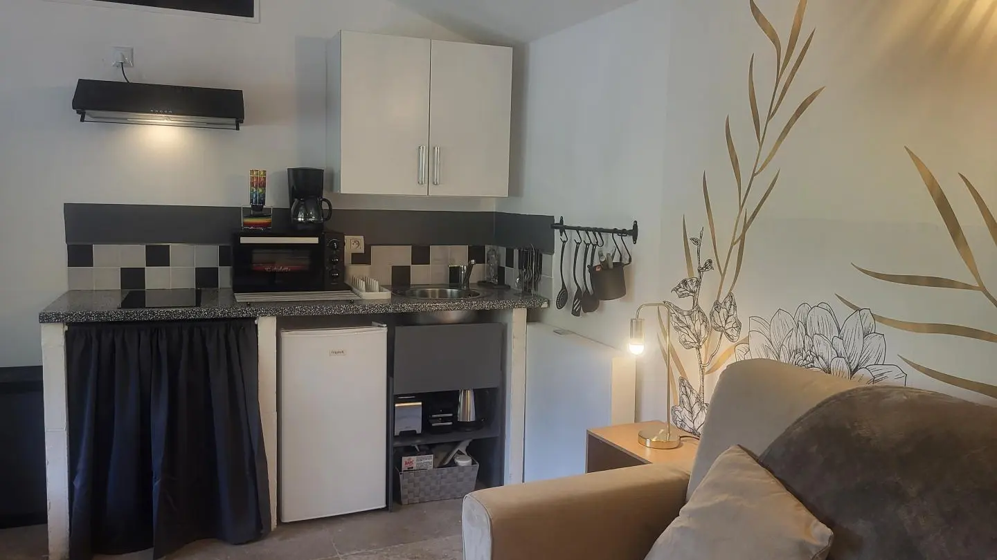 Gîte l'Ombre du Vent-Kitchenette-Contes-Gîtes de France Alpes-Maritimes