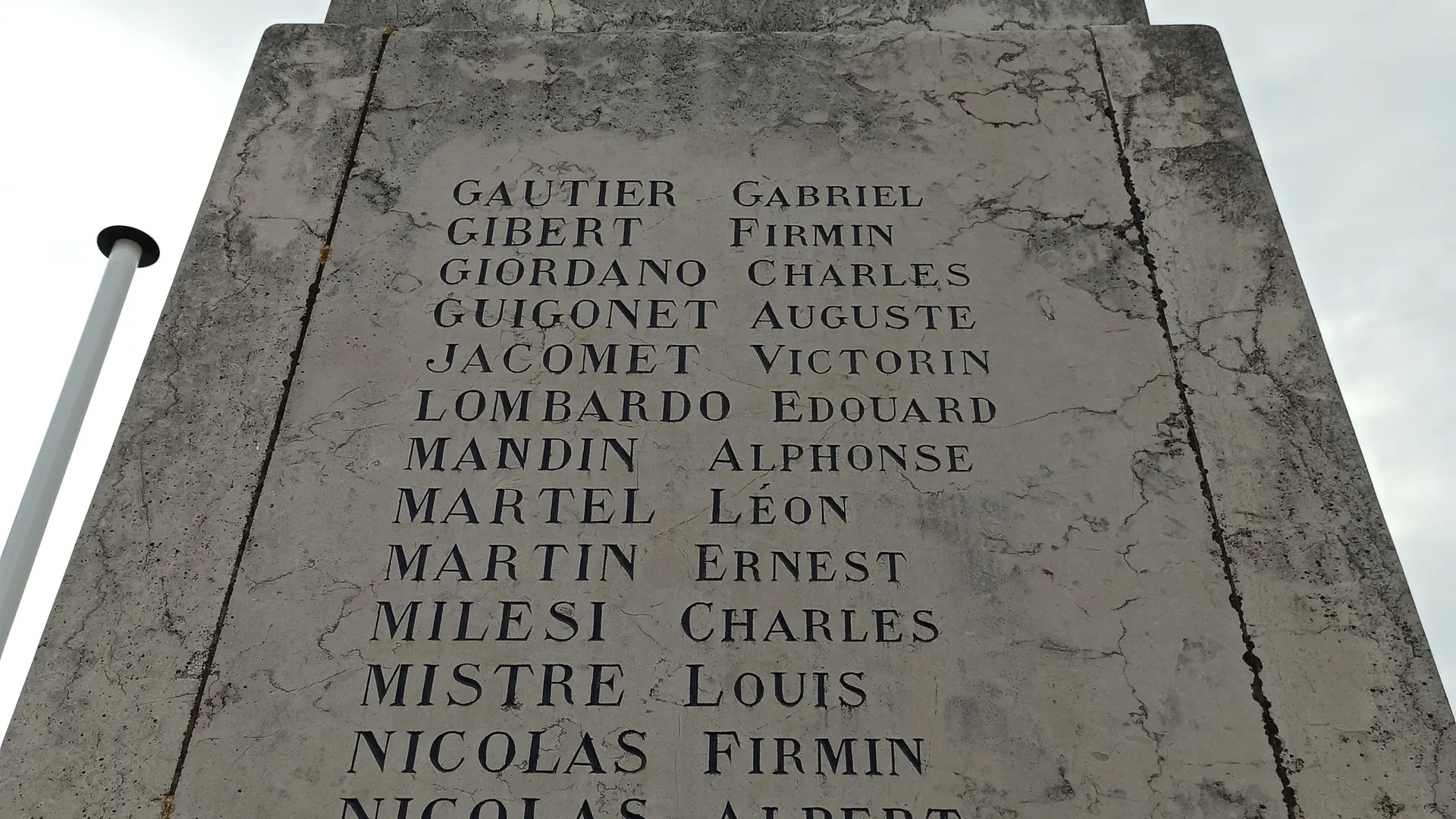 Monument aux morts de Gassin au cimetière de Gassin - https://gassin.eu