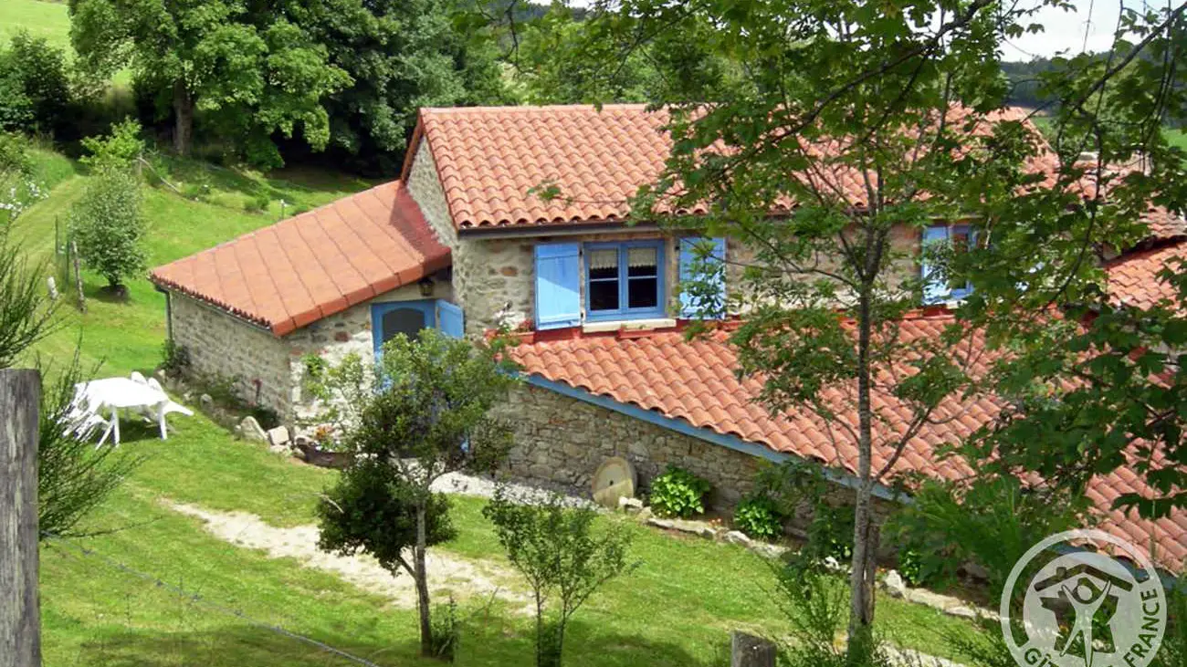 Façade ouest et porte d'entrée.