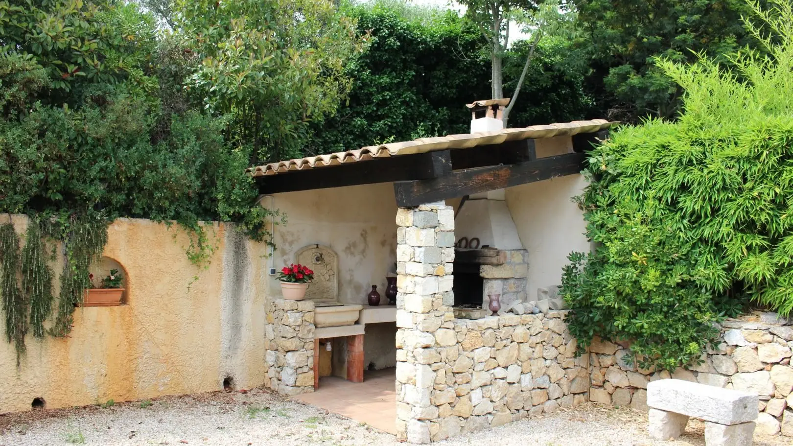 Gîte Rosalie-Cuisine extérieure-Biot-Gîtes de France Alpes-Maritimes.