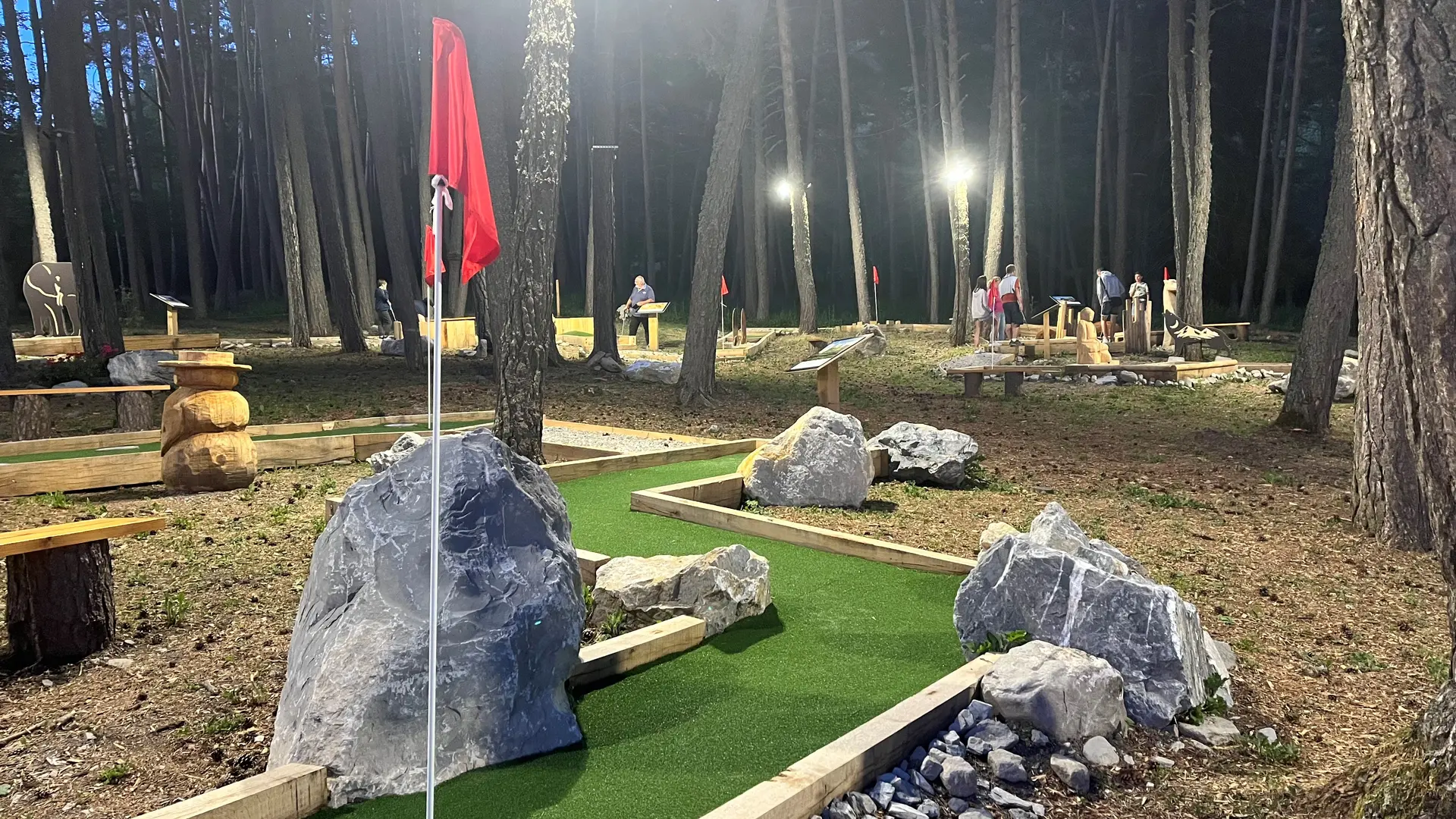 mini golf nocturne