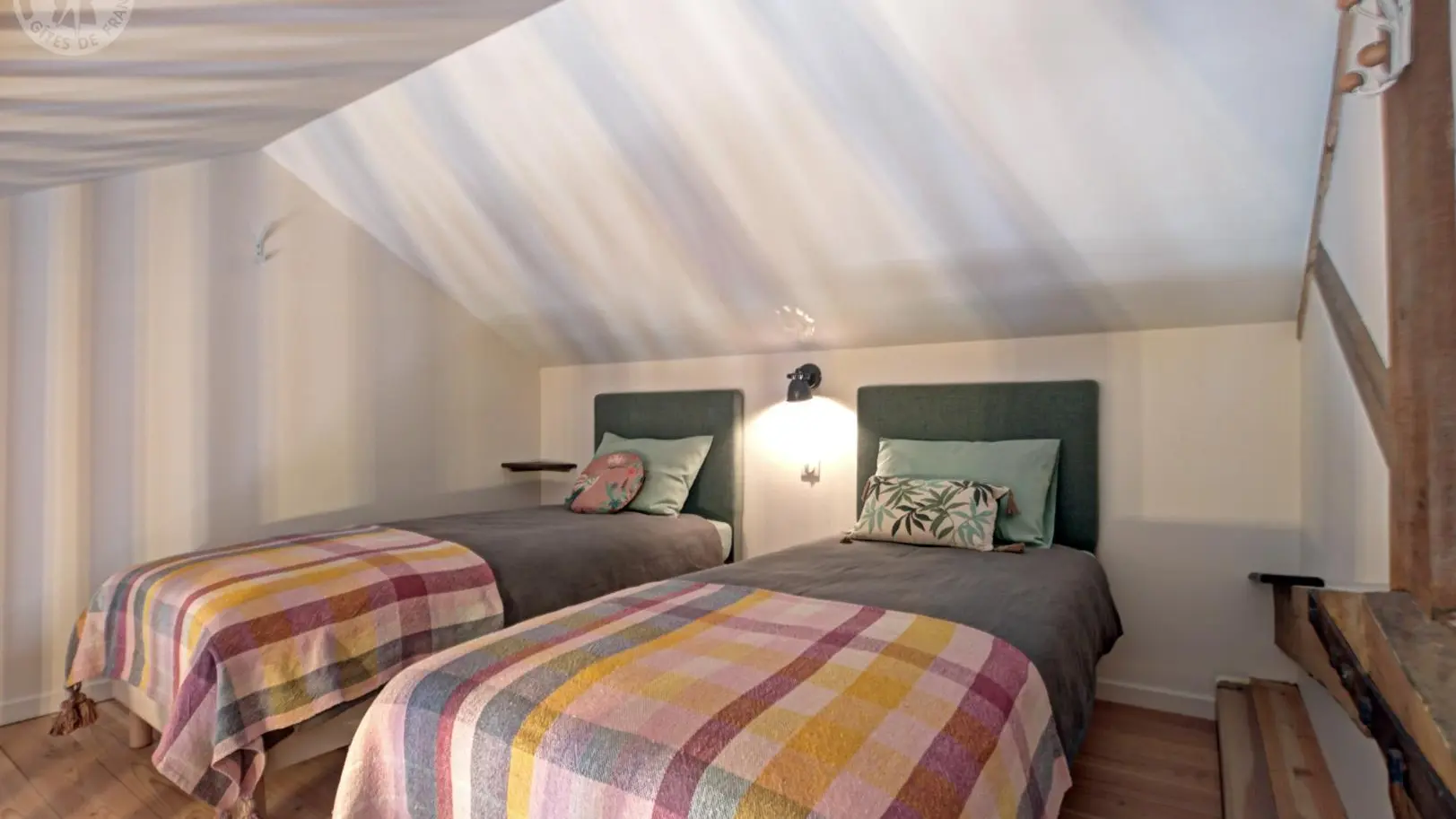 Mezzanine Spacieuse, porte-manteau