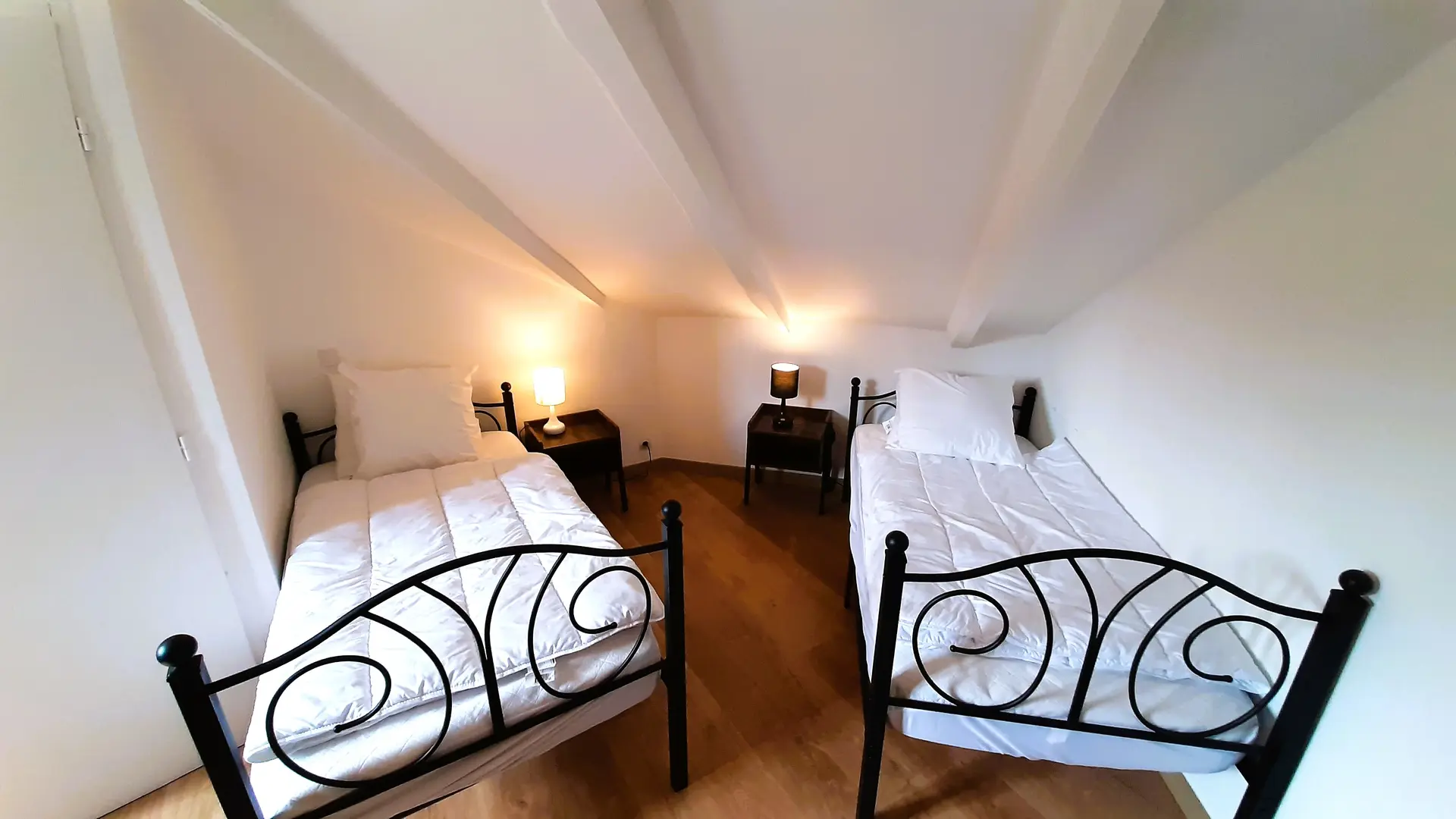 chambre 5 ( vue sur les lits)