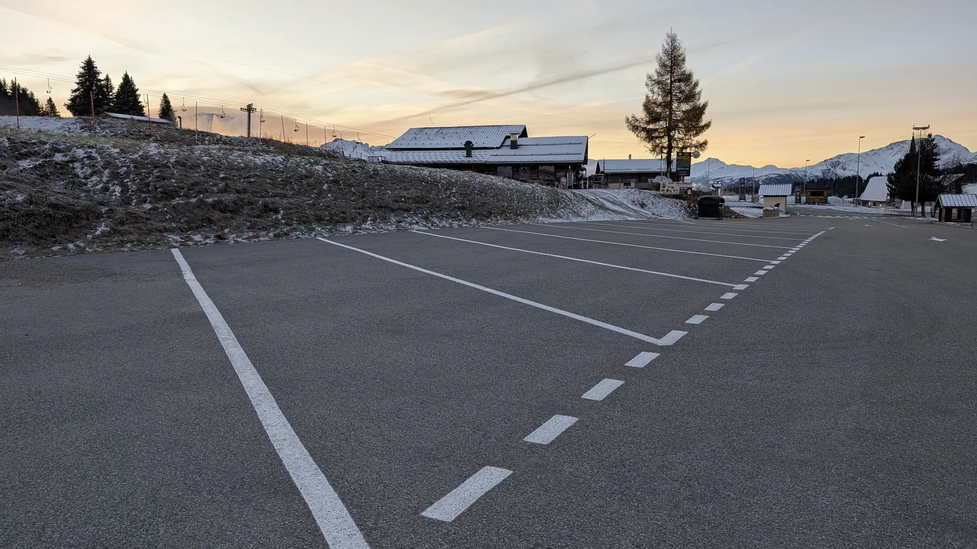 Stationnement bus col des Saisies