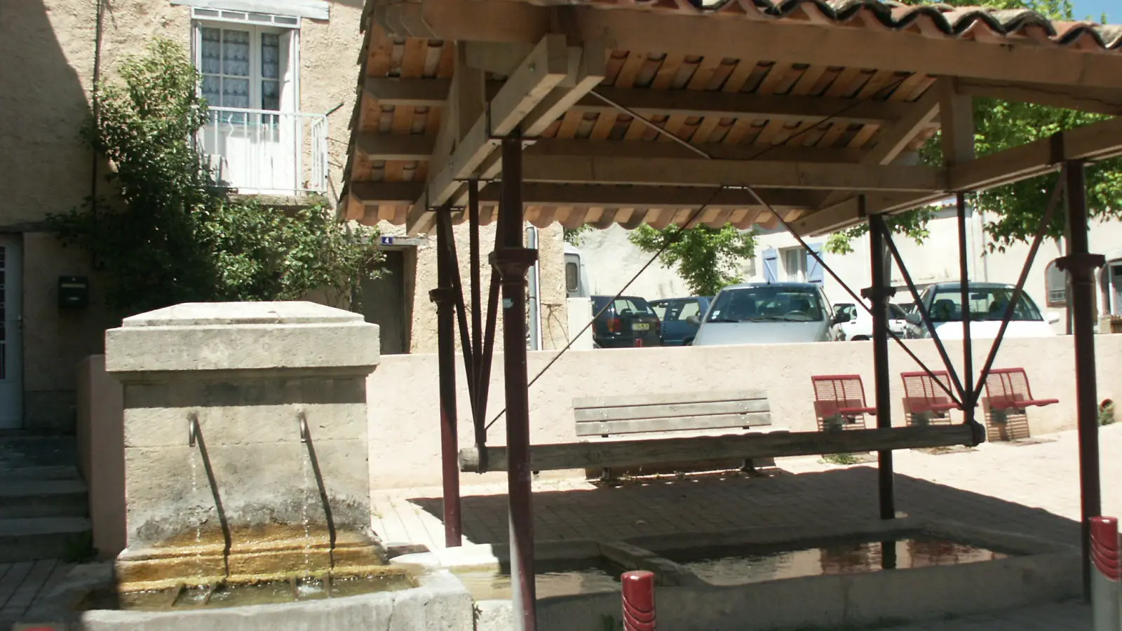Fontaine de la placette à Oraison