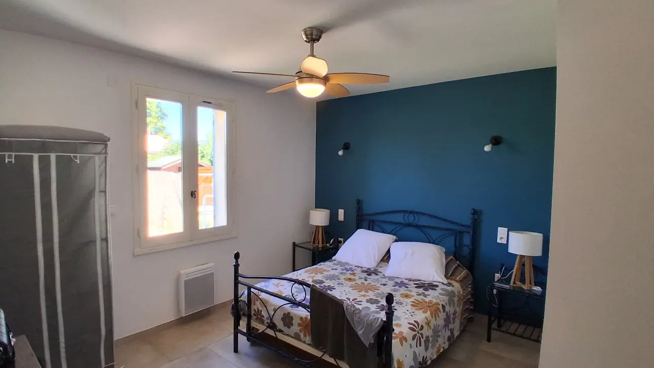 chambre parentale blanche et bleue