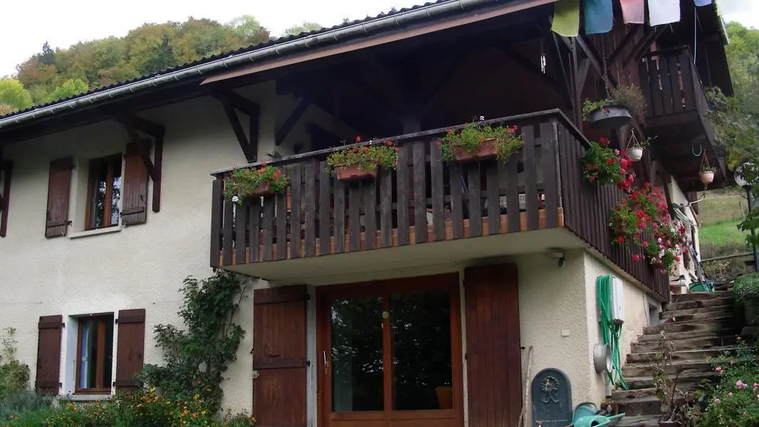 Façade sud-ouest, entrée du gîte