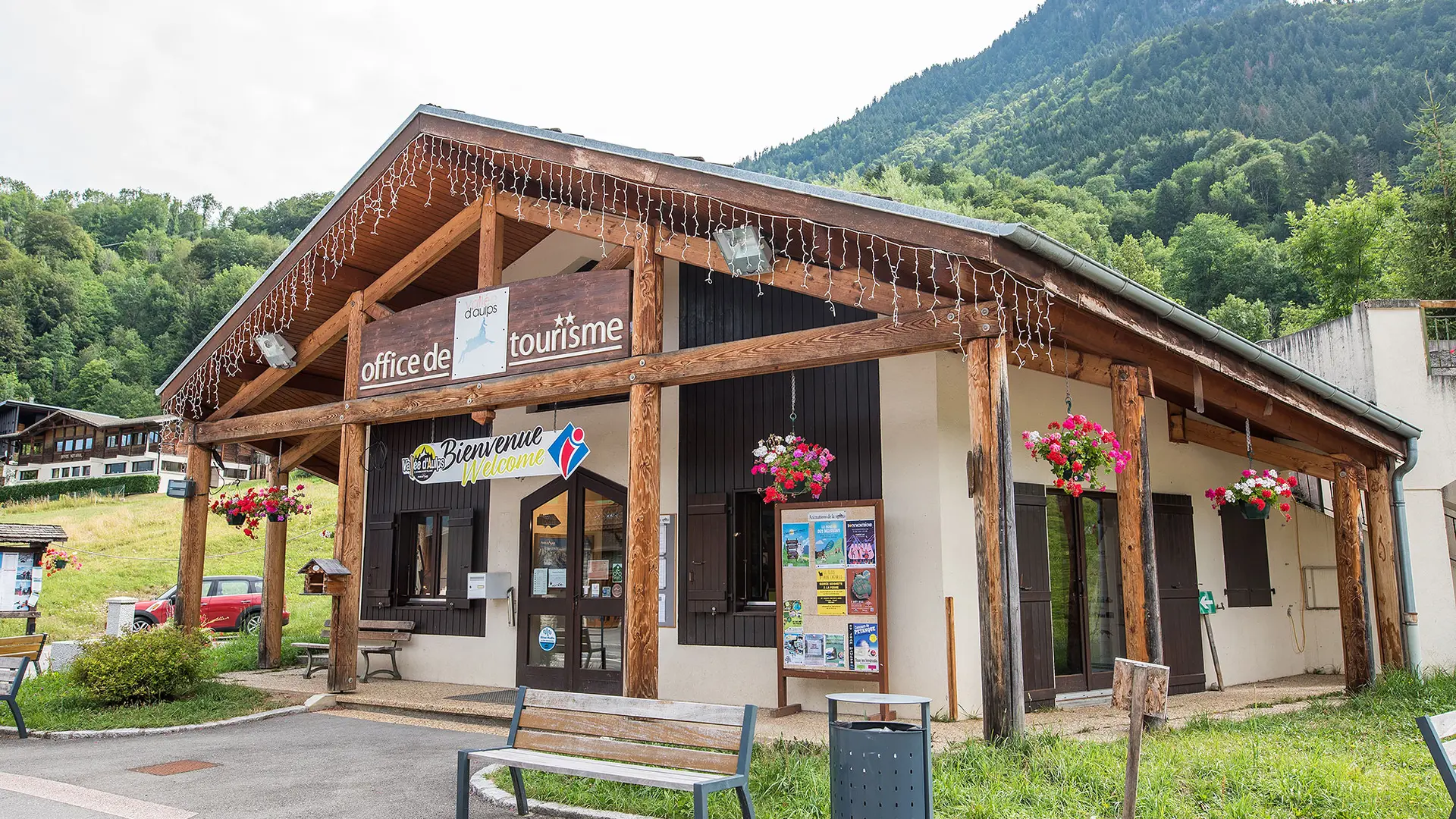 Le bureau d'accueil en été