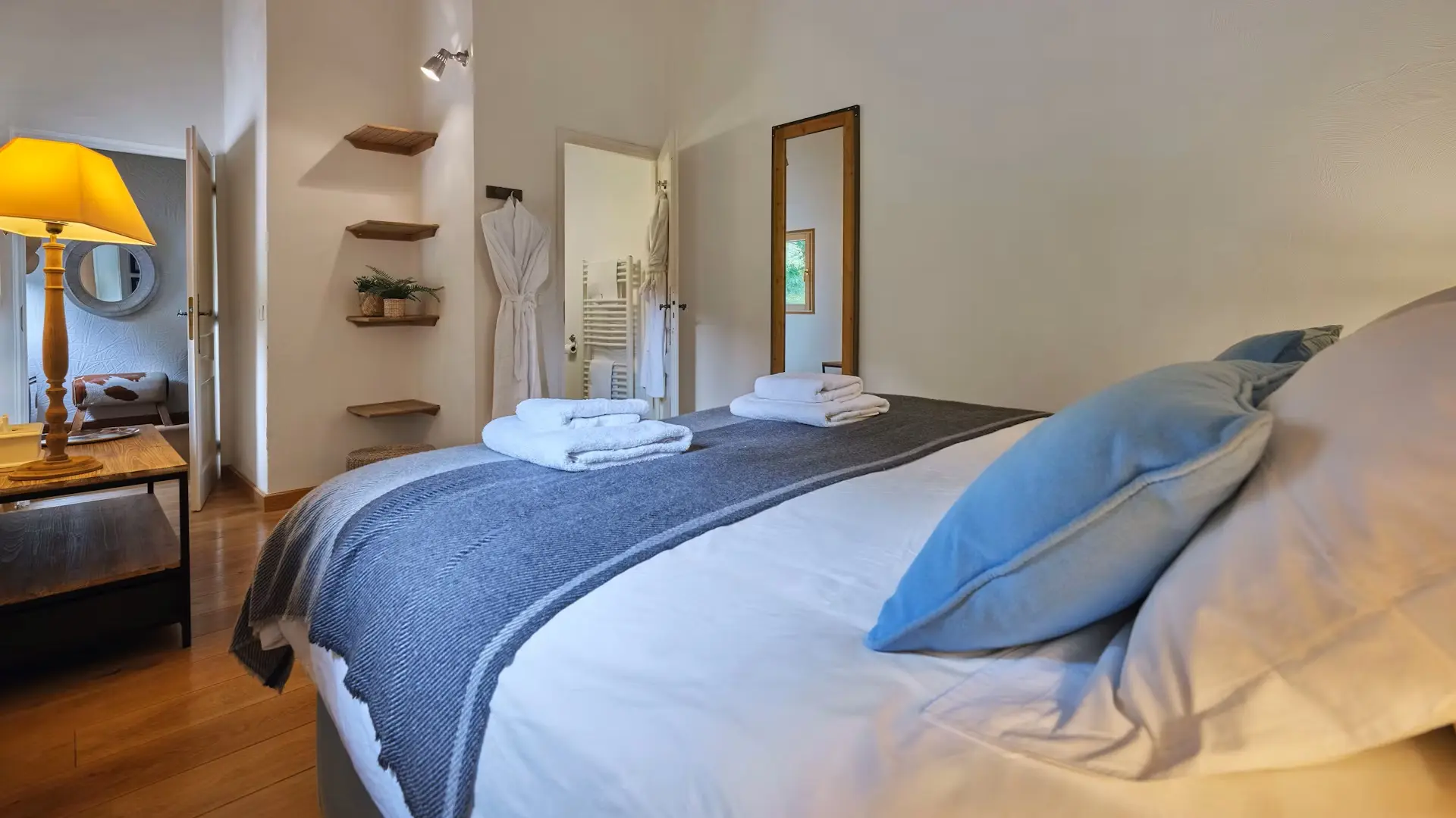 Chambre 6 avec lit double