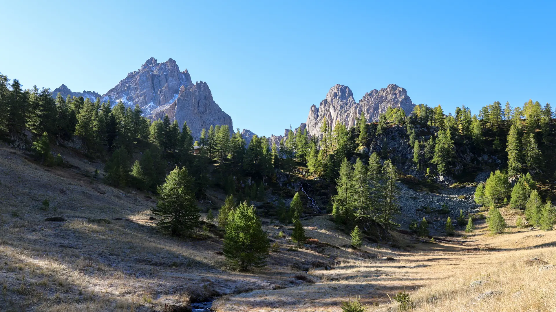 Paysage sur le sentier de randonnée du lac de la Mine et anciennes mines du Chardonnet