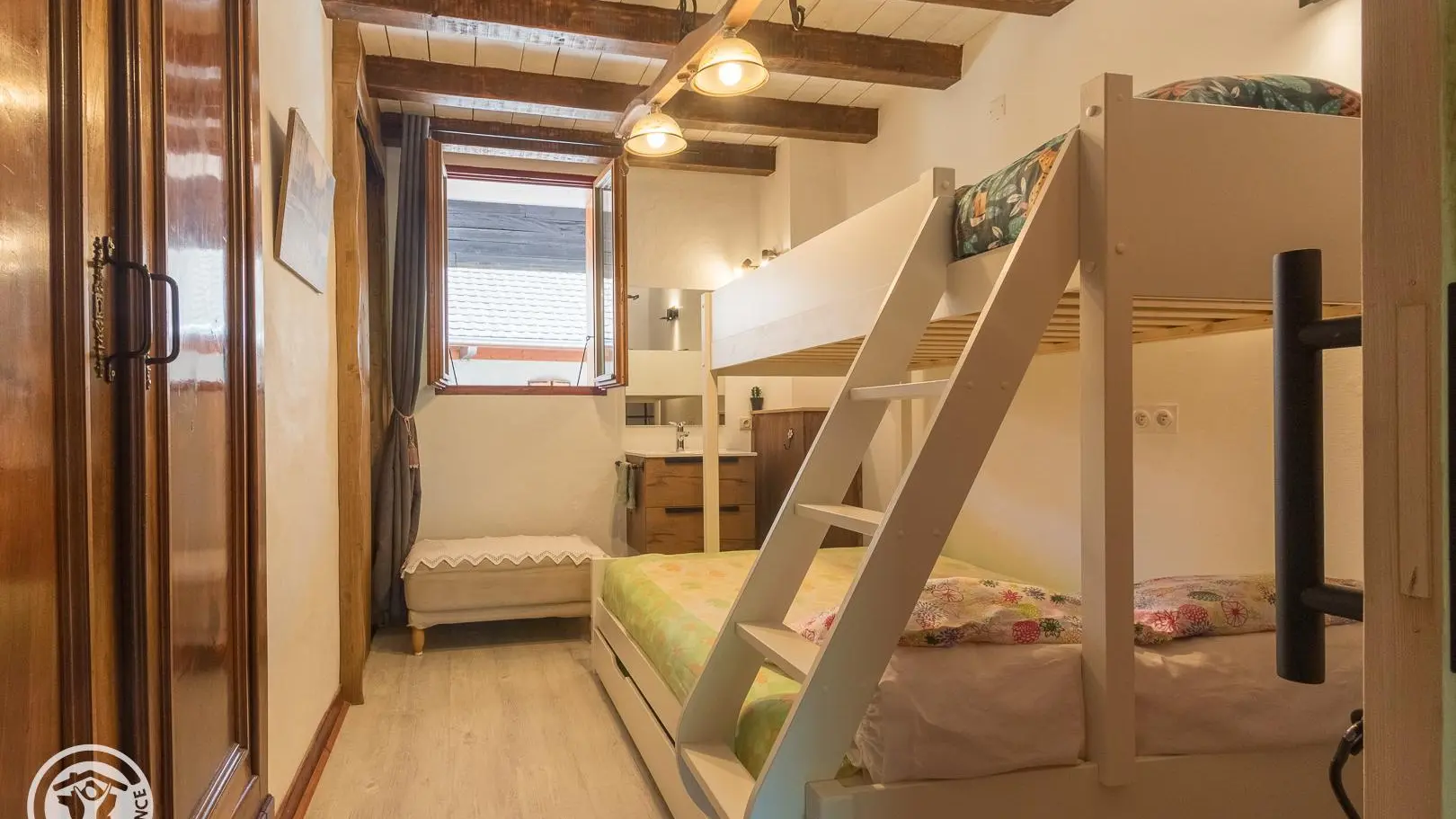 Chambre 4 avec point d'eau (vasque)