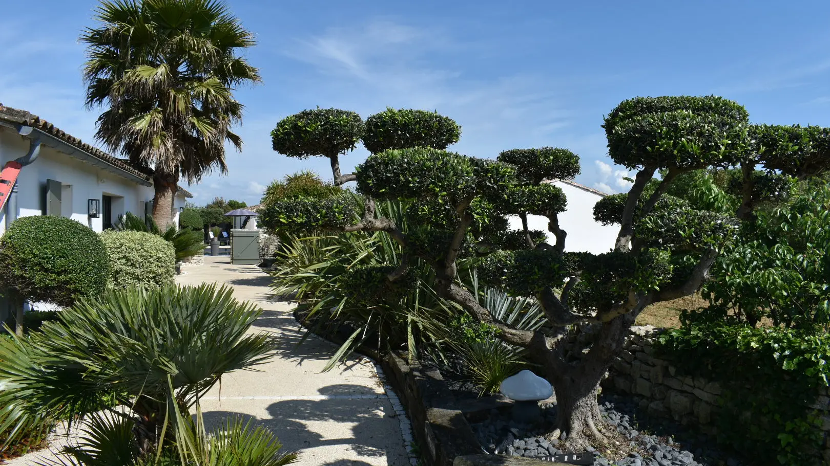 Callejuela junto a la entrada del hotel