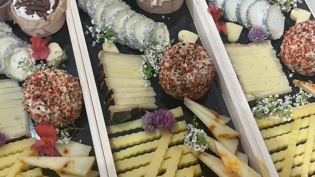 Cheese and dairy shop Chez Loïc Fromagerie in Mouriès Cheese selection