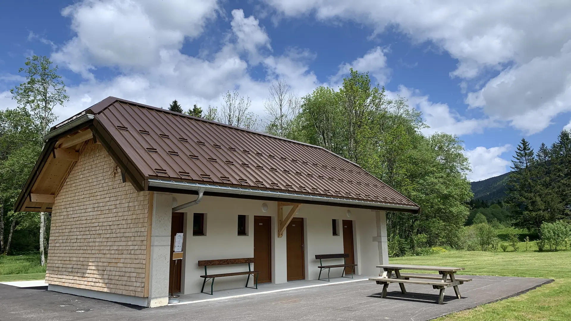 Bloc sanitaires aire camping-cars