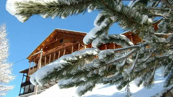 Extérieur hiver du centre de vacances