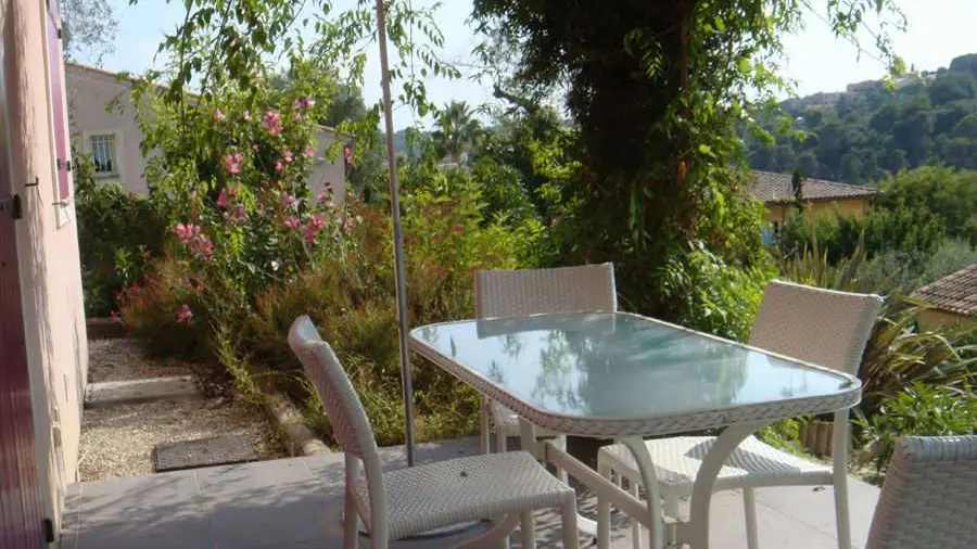 Gîte Mas de la Galinette Pivoine-Terrasse Privative-Biot-Gîtes de France Alpes-Maritimes