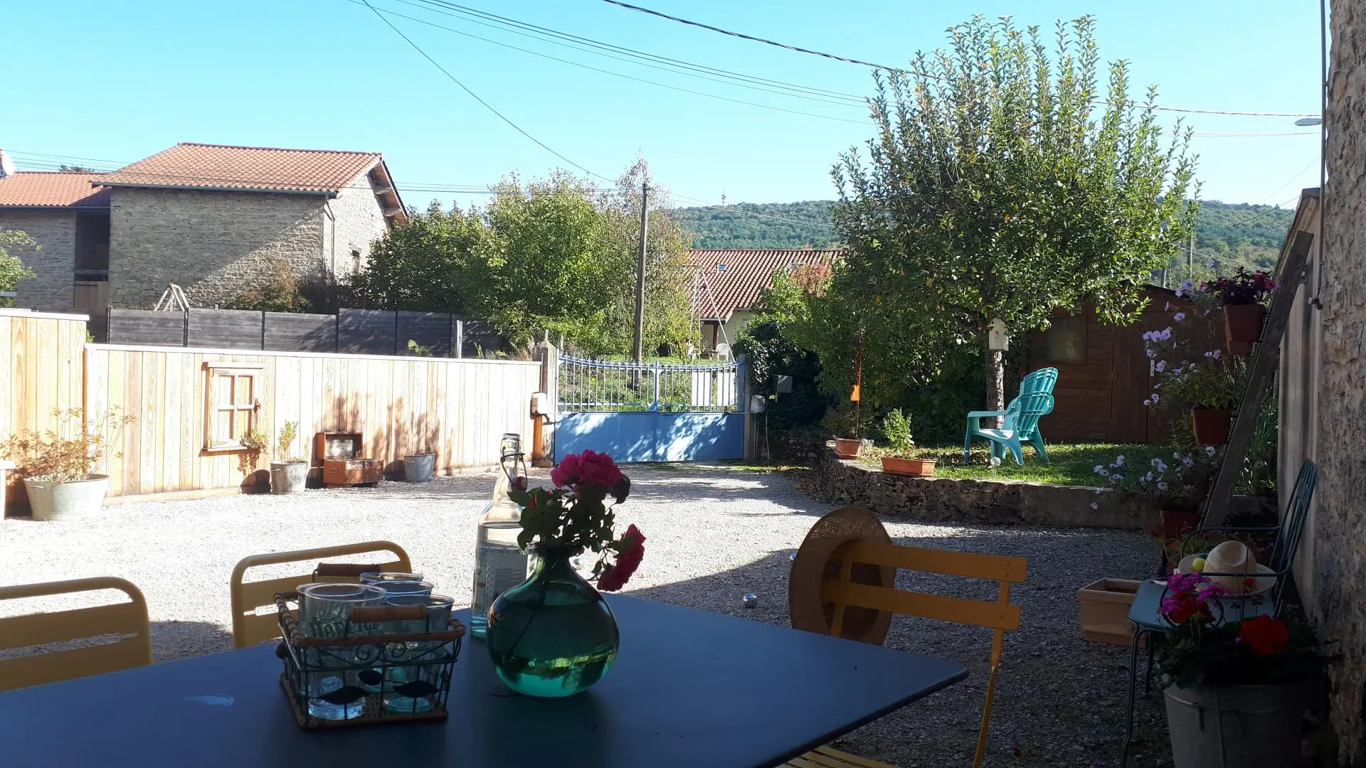 apéritif côté cour à l'ombre ?