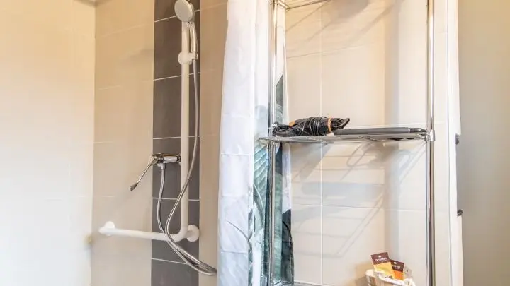 Salle d'eau commune chambres 3 et 4