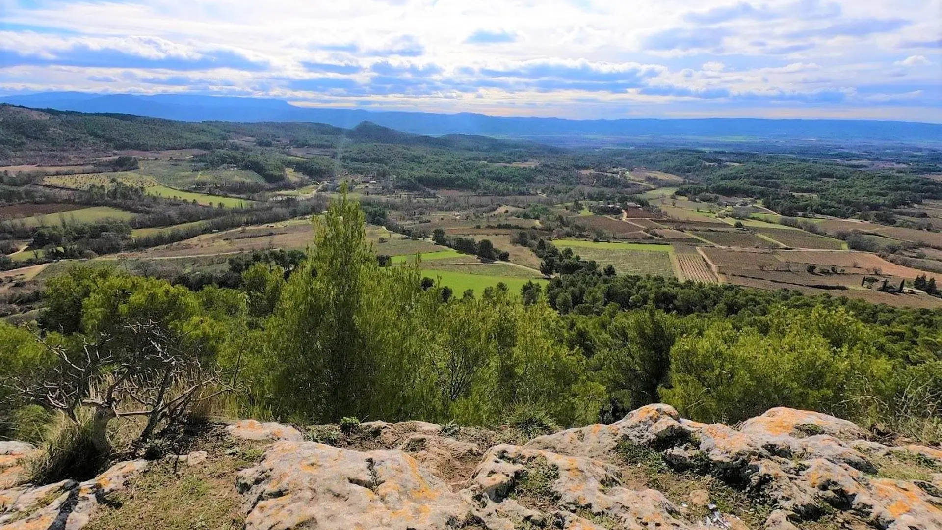 Panorama sur la vallée d’Aigues
