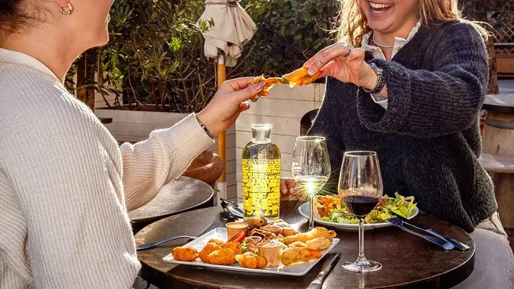 Dégustation aux Grandes Halles du Vieux Port