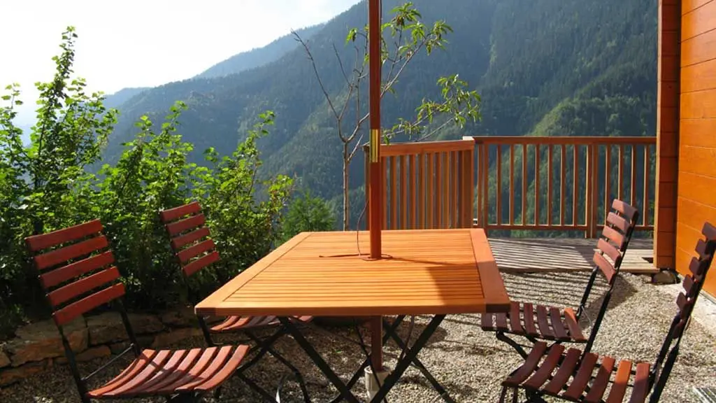 Gîte Le Chalet des Trolles-Coin repas extérieur-Venanson-Gîtes de France des Alpes-Maritimes