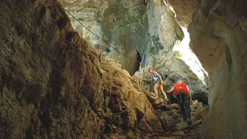 Sentier géologique de la grotte d'Orjobet