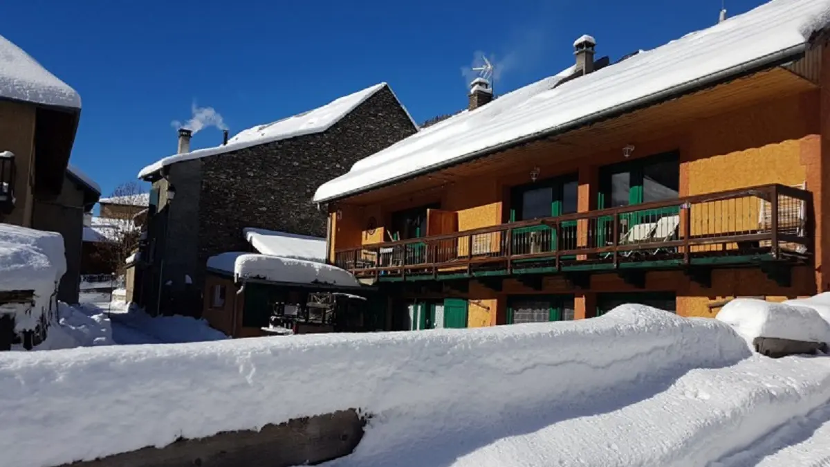 Vue de la maison en hiver