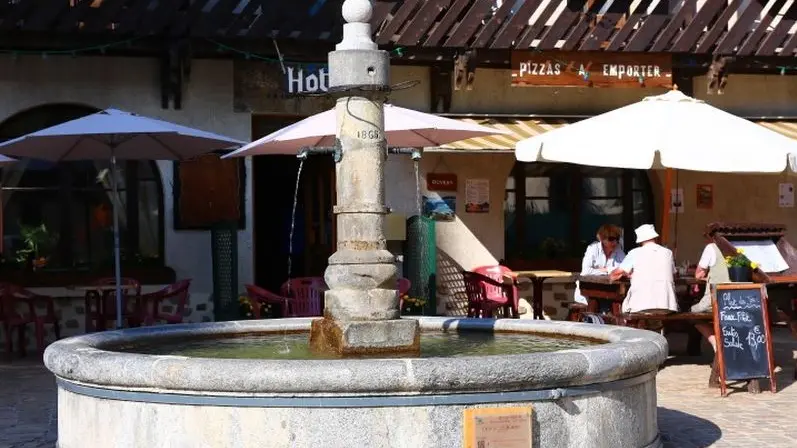 Fontaine de la place de Villar d'Arène - La Grave