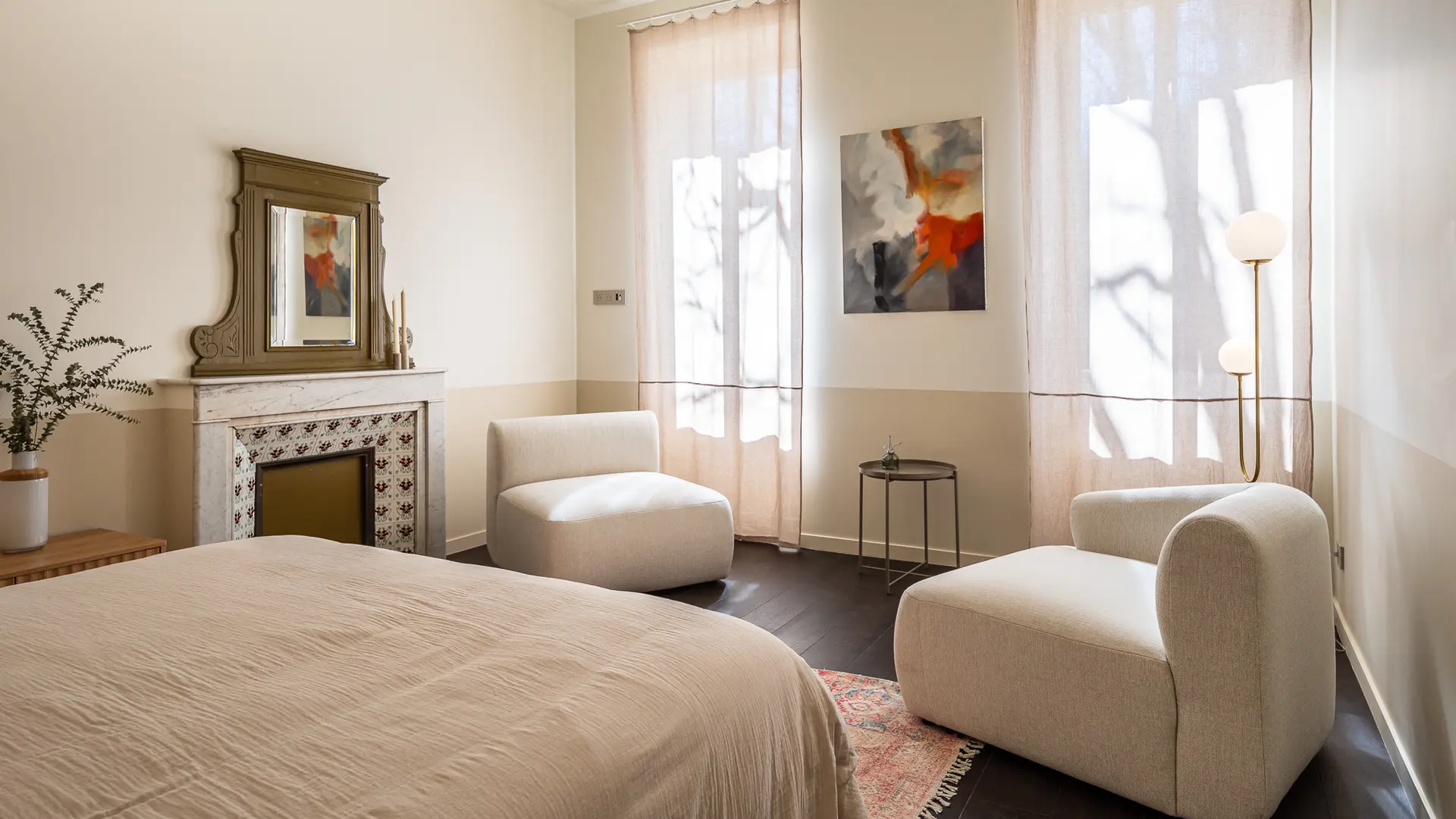 Une atmosphère lumineuse et épurée pour la chambre Plume