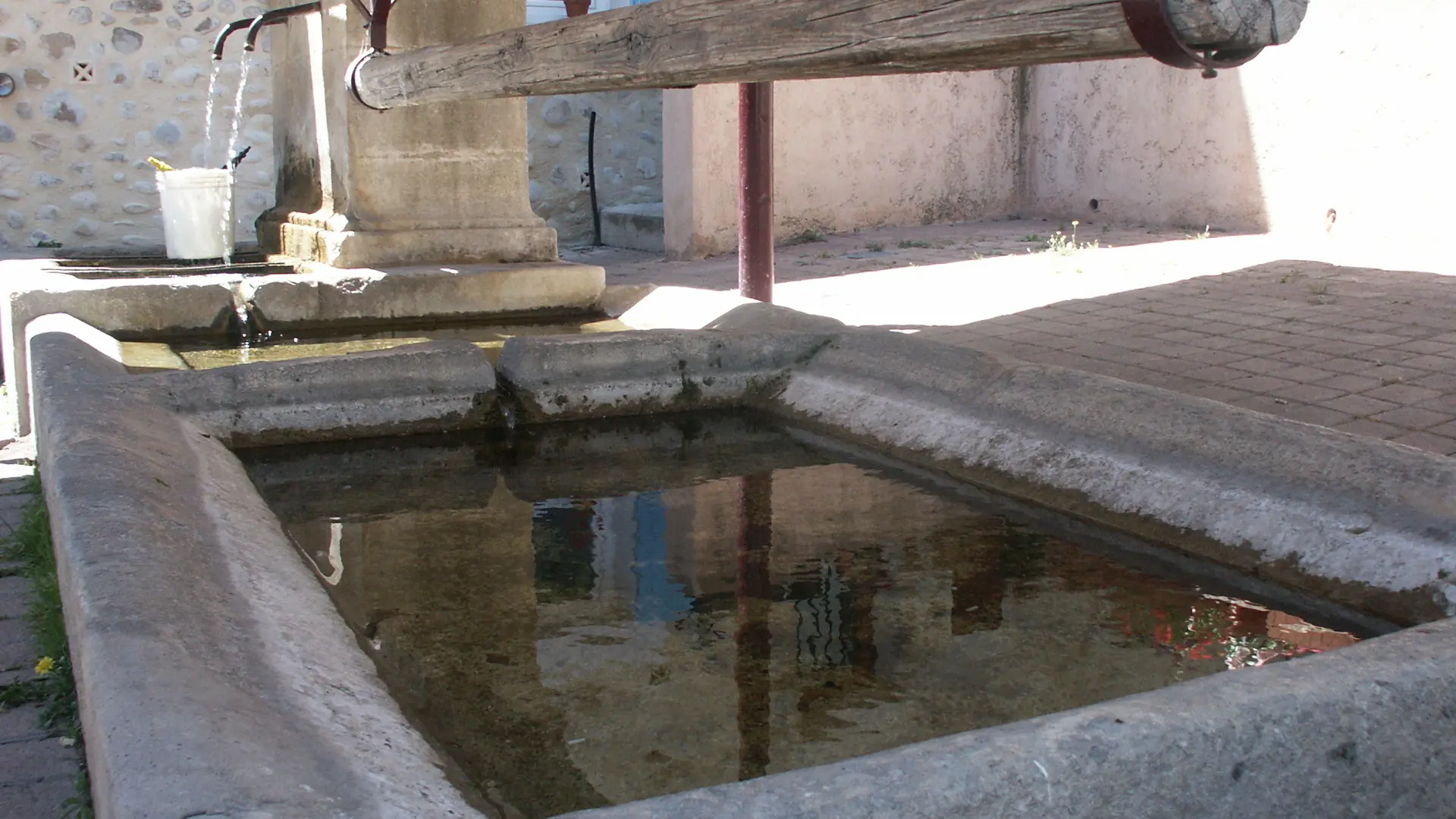 Lavoir de la placette à Oraison