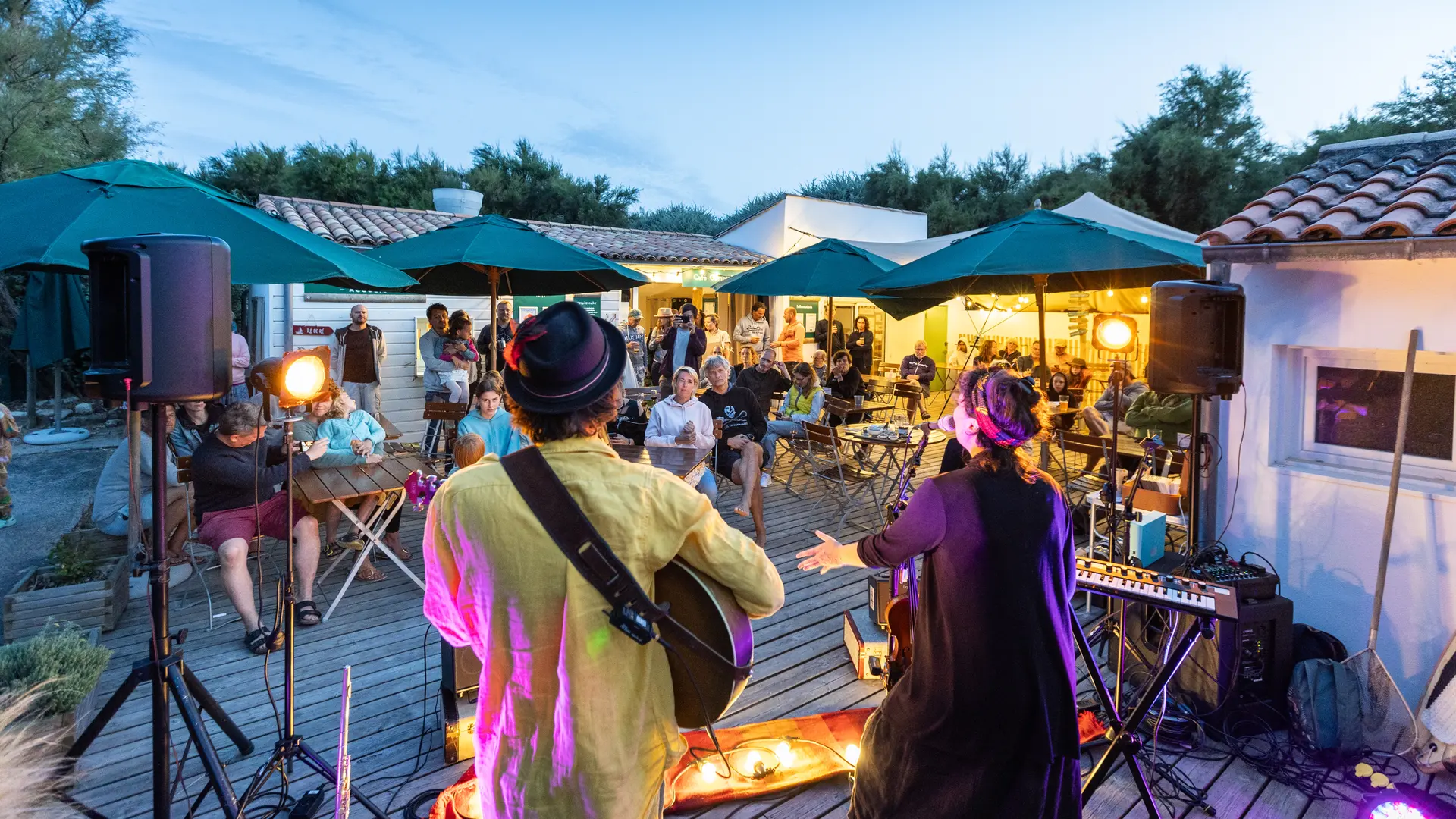 Soirée festive au camping