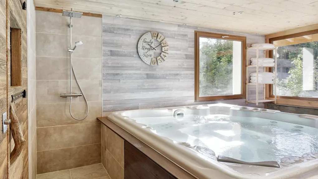Jacuzzi avec douche