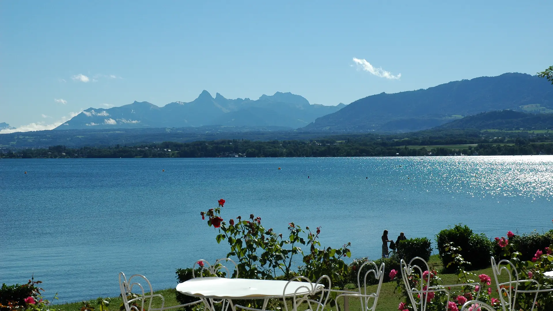 Panorama depuis la plage en été