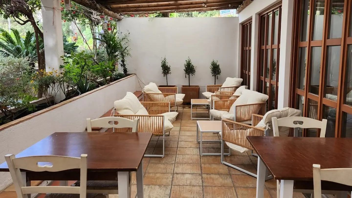 Terrasse petit déjeuner et détente