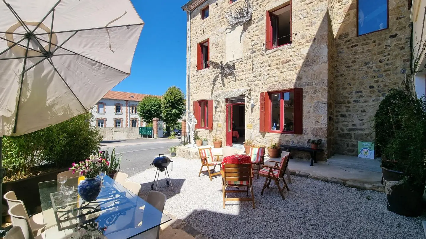 Cour extérieure commune avec un 2nd meublé de tourisme.
