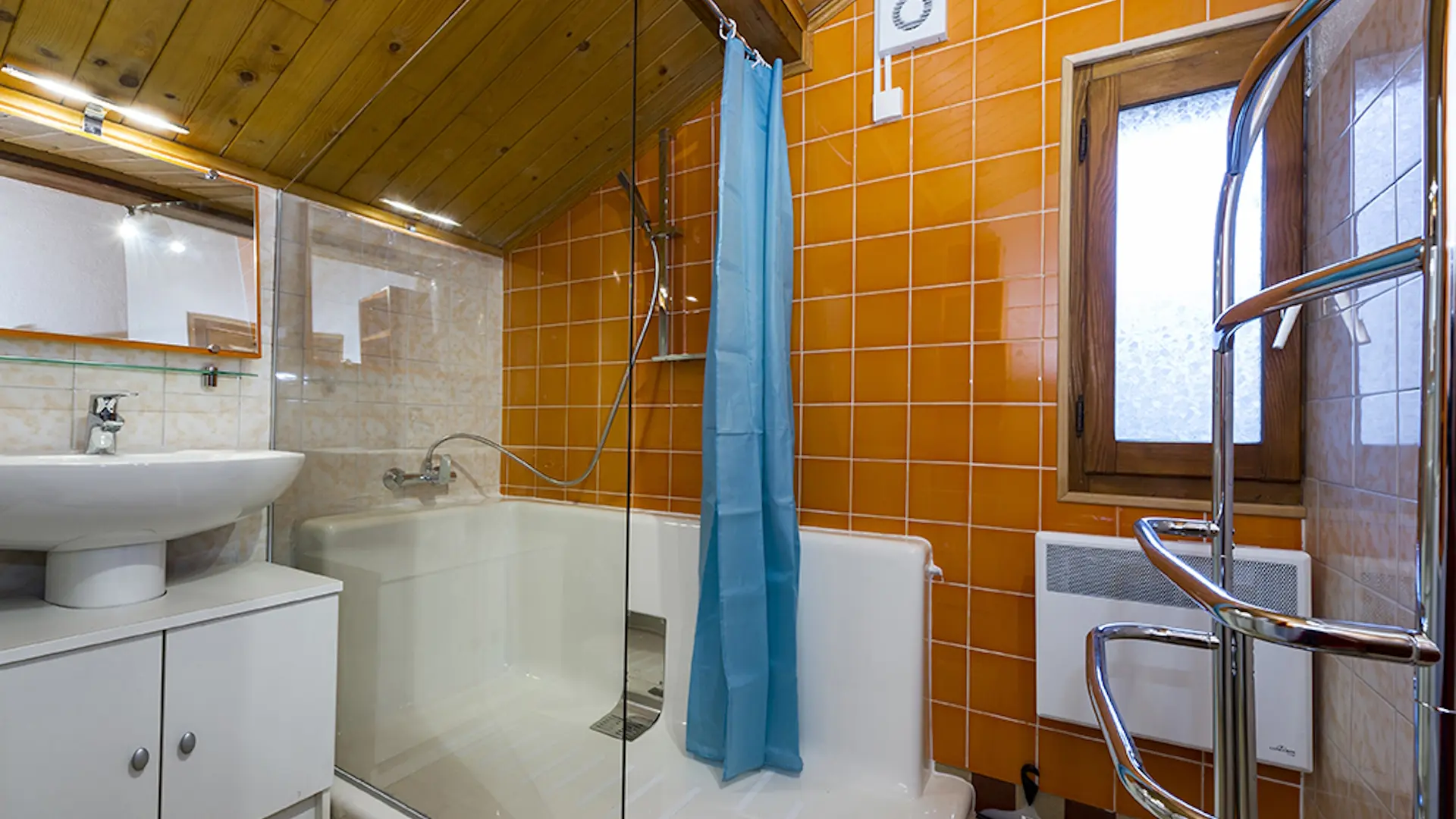 Salle d'eau avec douche à l'italienne